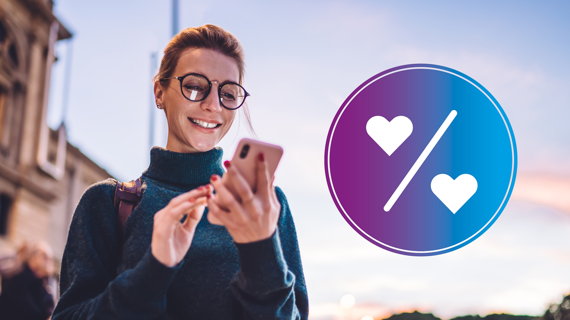 Una donna dia un’occhiata al suo smartphone